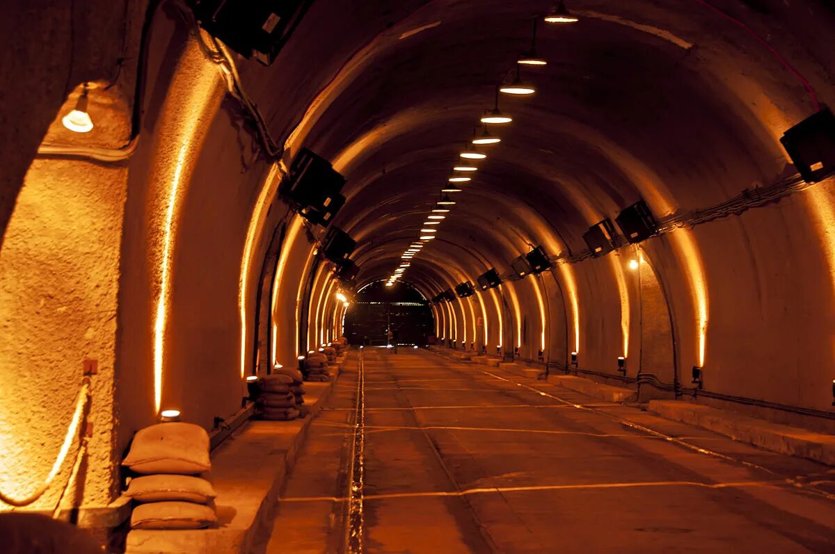 Тоннель. Тоннель Фэнхошань. Арльбергский тоннель. Ульручьинский тоннель. Городские тоннели.