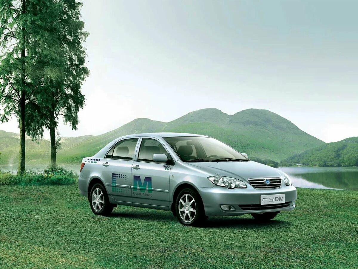 Byd hybrid. BYD f3. BYD m3 DM. BYD 2003. BYD f3 электромобиль.