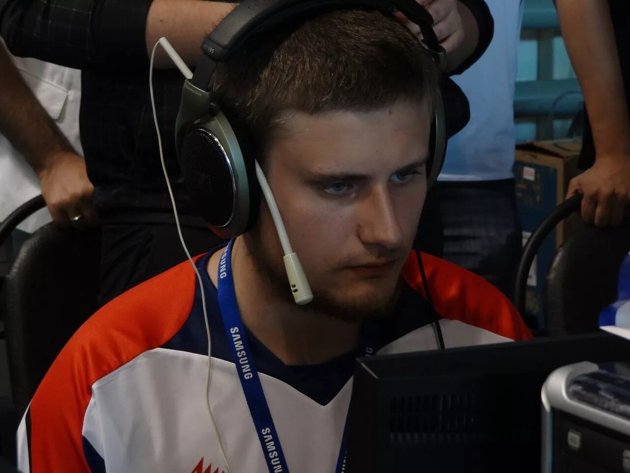 Казахский геймер. Самые известные геймеры. Strifecro стример. Лучшие геймеры. Кибер арена.