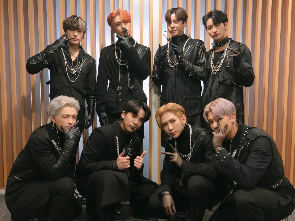 Ateez crescent part 2. Группа ateez. ateez 2025. эйтиз мемберы. эйтиз группа 2025.