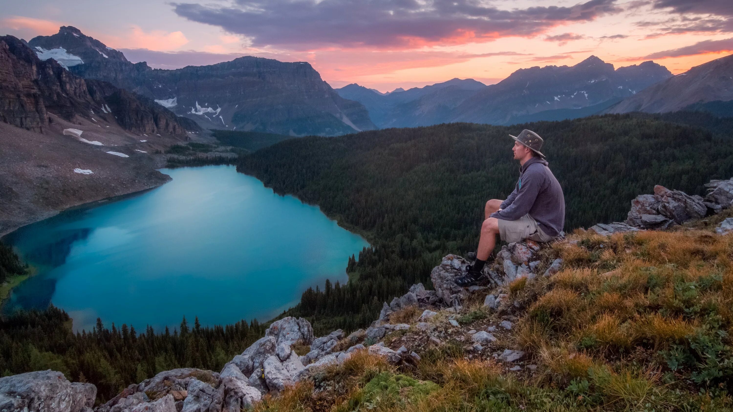 Describe nature. Озеро Хинтерзее Австрия. Фотосессия в горах. Красивые пейзажи с людьми. Красивые горы и человек.