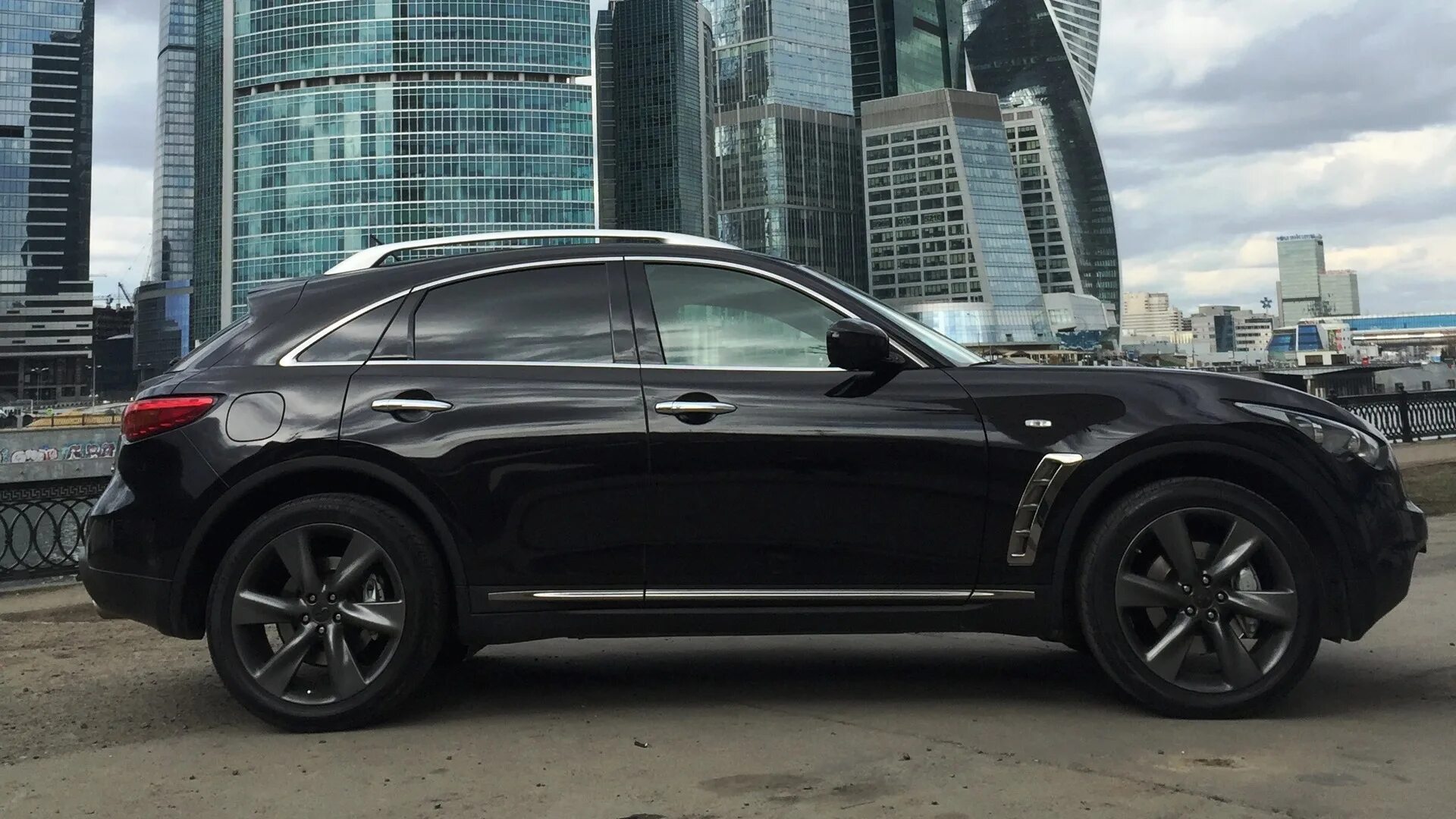 Инфинити fx35 тонированный. Infiniti fx37 черный. Infiniti fx37 ii (s51). Black fx. Infiniti fx35 s50.