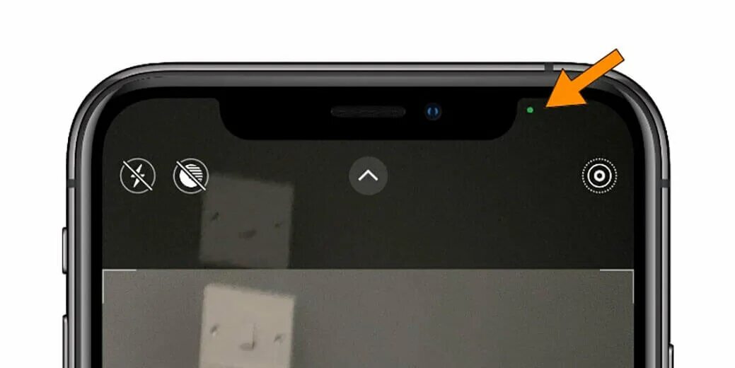 Сверху экрана. Зелёная точка на экране айфона. Зеленый индикатор камеры на айфон. Iphone 14 экран с вырезом. Айфон 14 камера.