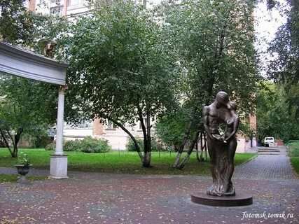 Памятник семейные узы