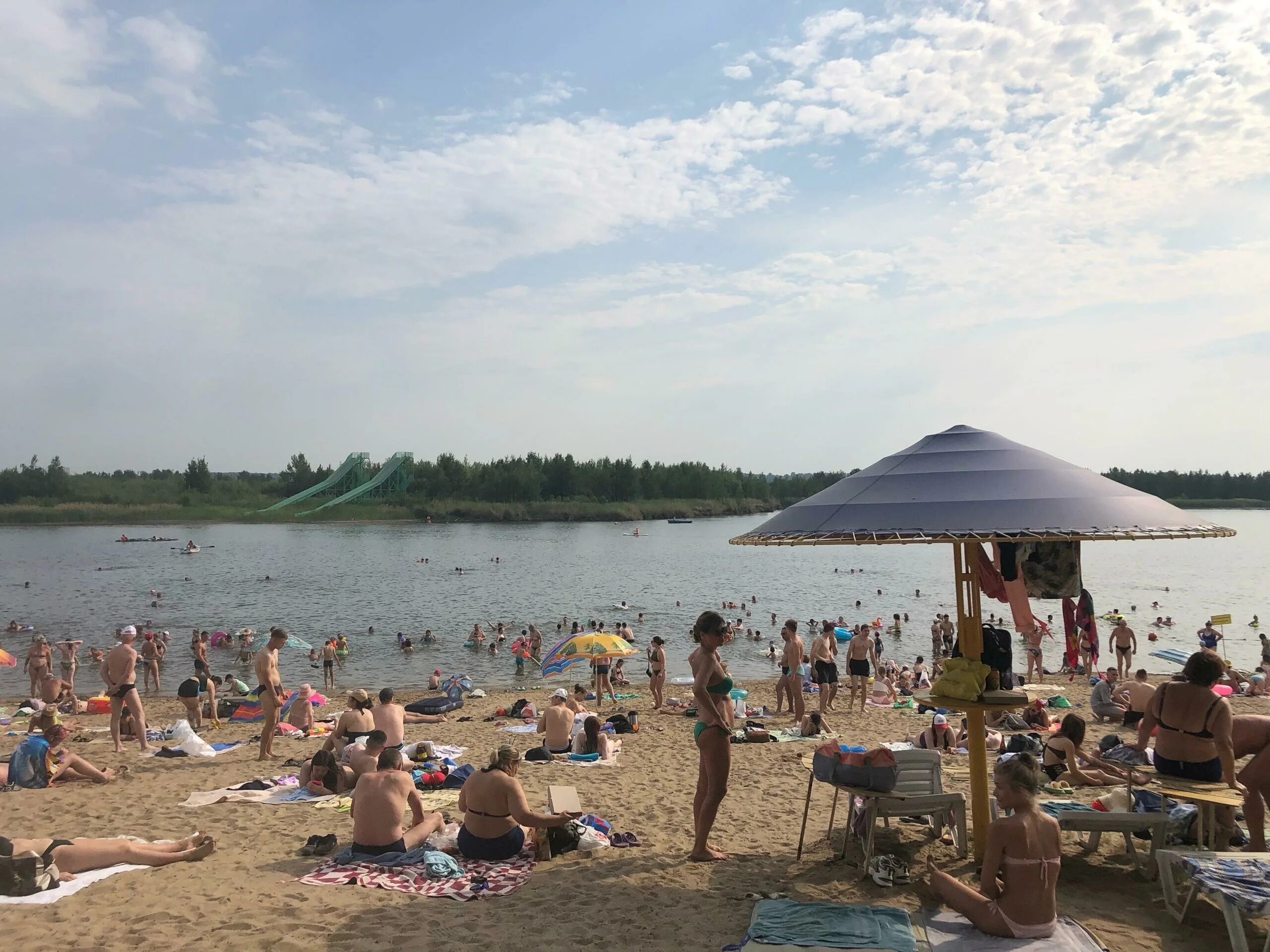 Малибу тюмень. Верхний бор тюмень. верхний бор тюмень пляж. пляж на озере. платный пляж.
