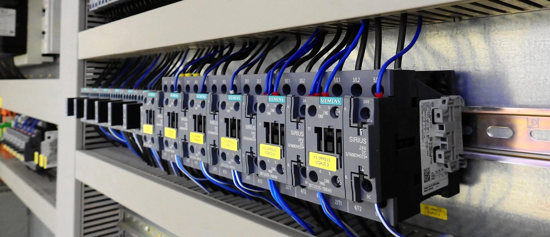 слаботочка монтаж. панель для электромонтажа электрооборудования. электротехническое и электронное оборудование. электромонтажник электрических сетей и электрооборудования. электрик.