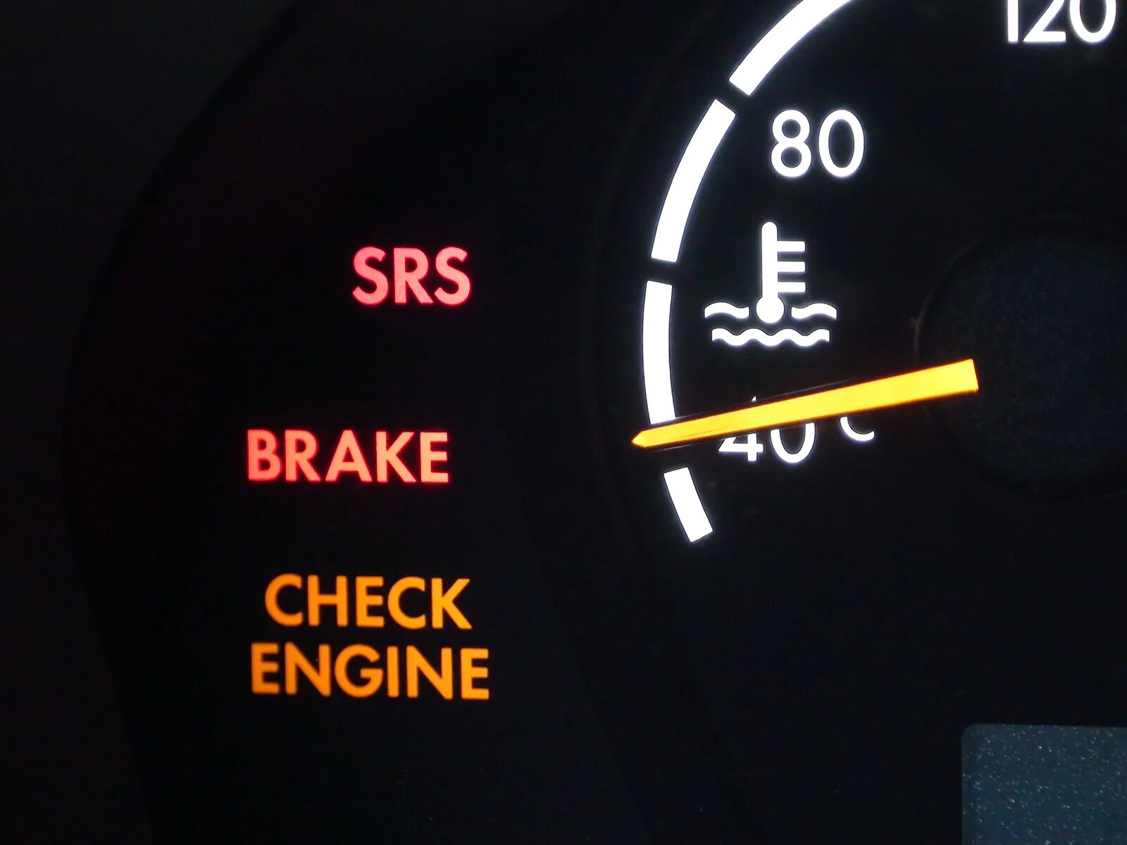 Чек неисправности двигателя. Загорелся check engine. Индикатор проверки двигателя. Check engine в машине. Загорелся двигатель автомобиля