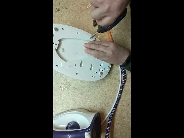 Как разобрать утюг витек. Шнур для утюга. разборка подошвы утюга. утюг akira ir-r1203st. как разобрать утюг занусси.