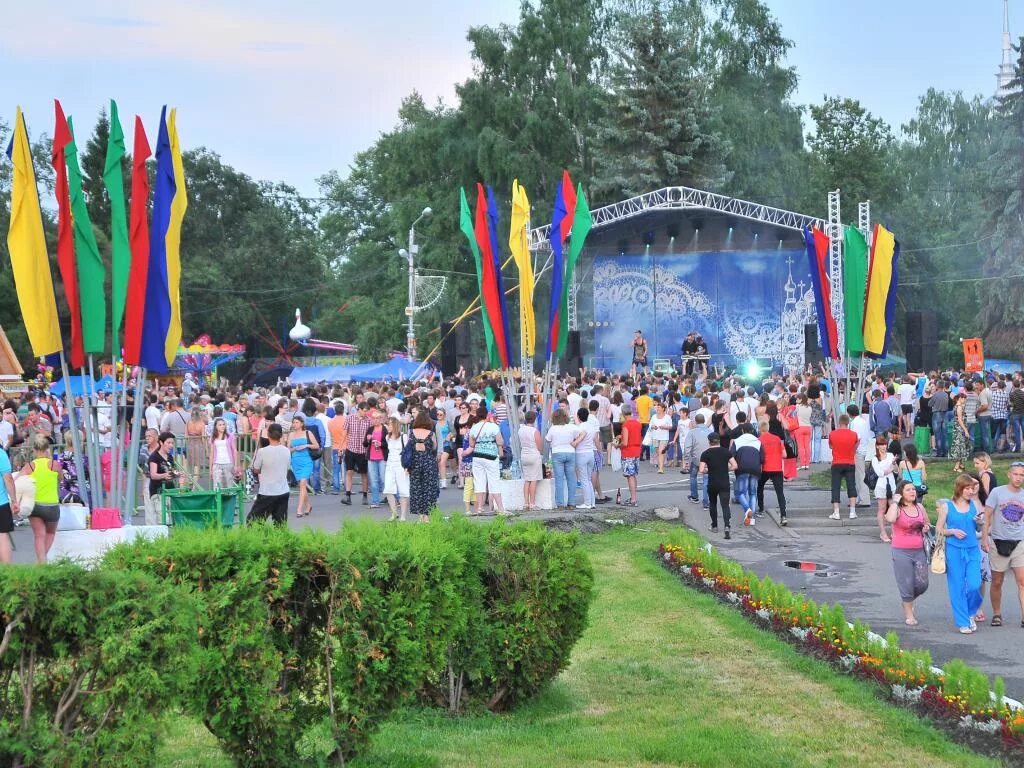 День г вологда. День города Вологда. С праздником города Вологда. С днем города. Вологда площадь революции день города.