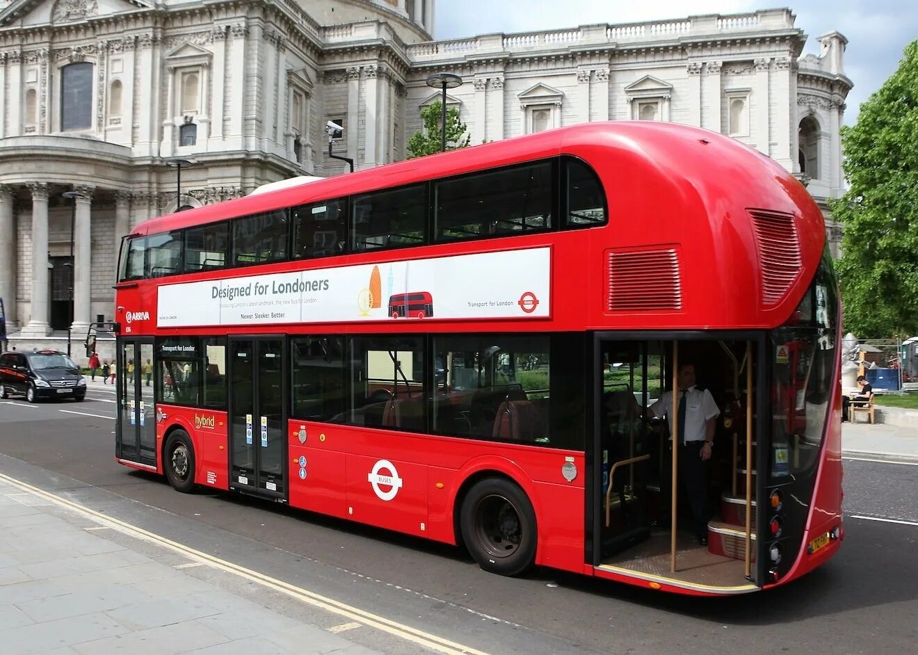 Новые красные автобусы. Двухэтажный автобус Рутмастер. Даблдекер в Лондоне. Дабл Деккер. Автобусы Англии 2- этажные.
