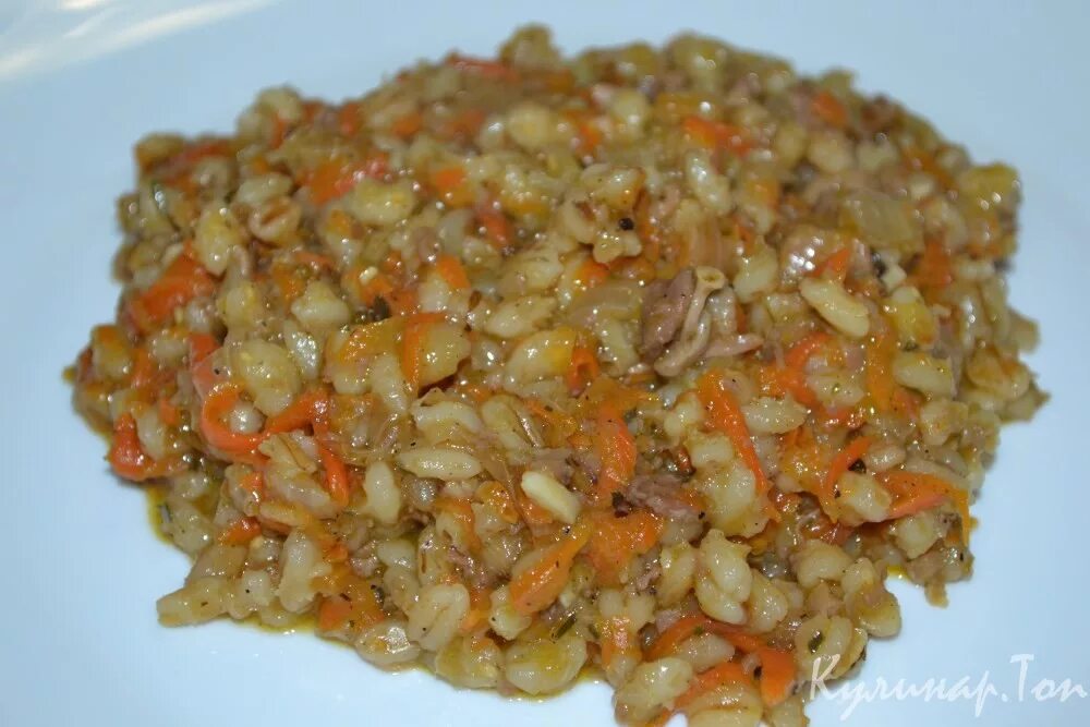 перловая крупа с тушенкой. вкусная перловая каша с тушенкой. вкусная перловая каша с тушенкой. перловка с тушенкой. перловка с тушенкой в мультиварке.