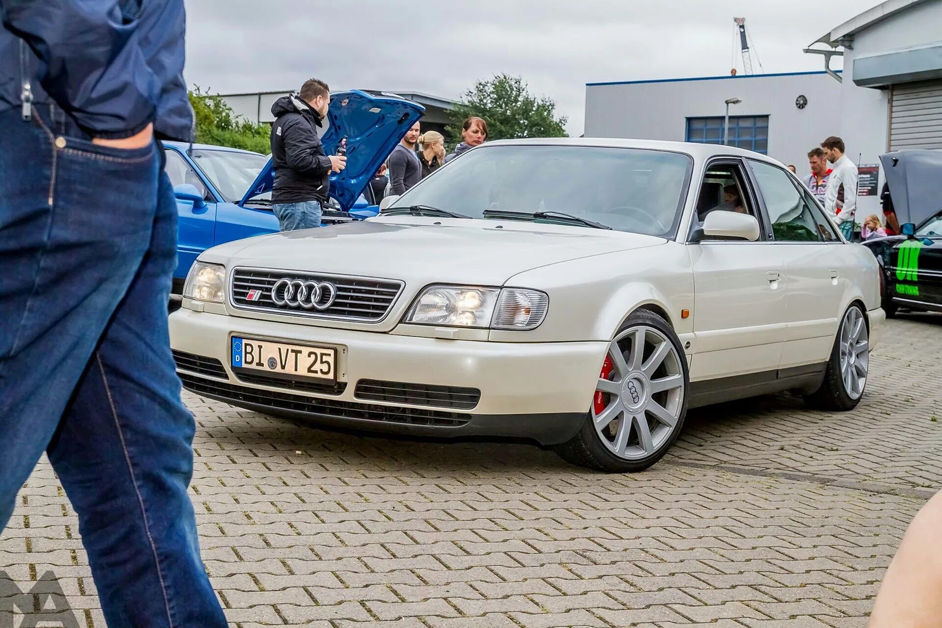 Бампер ауди а6 с4. Audi s6 c4. Audi s6 c4 серебро. Audi s6 c4 1996. Audi s6 c4 White.