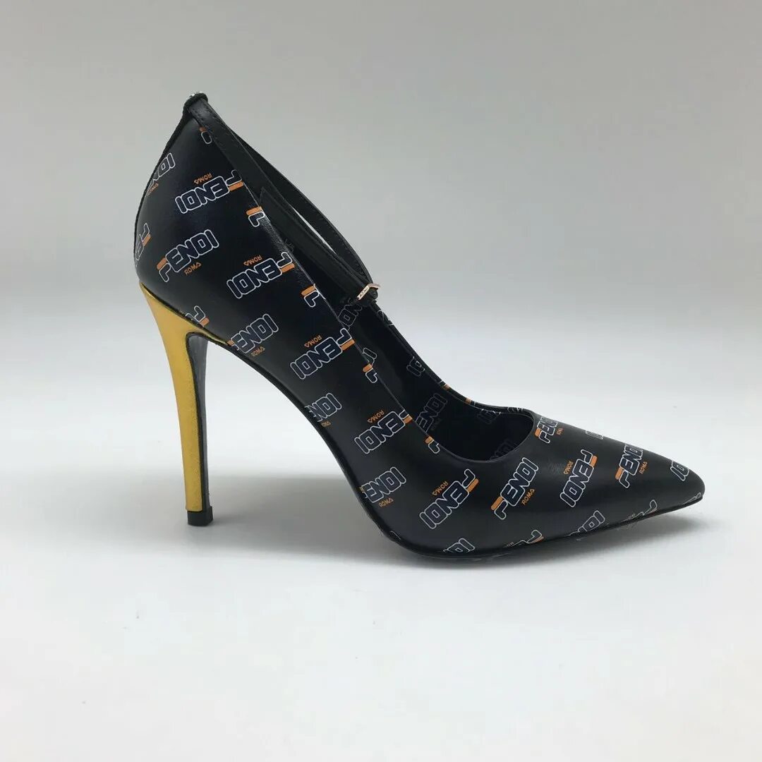 Fendi zucca женские сандали. Туфли fendi. Туфли fendi женские. Обувь фенди женская новая коллекция. Туфли фенди.