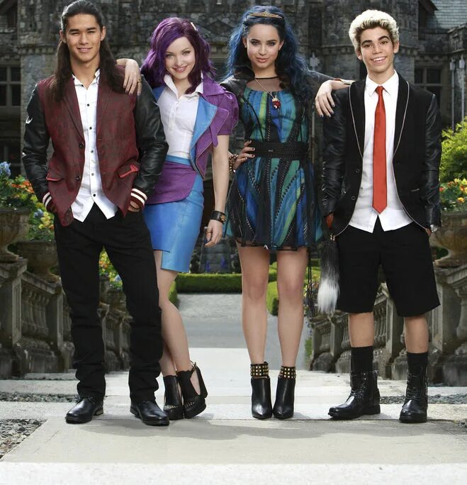 Кэмерон наследники. Наследники телефон. Наследники (descendants) 2015. Наследники телефон. Наследники 2015 мэл.