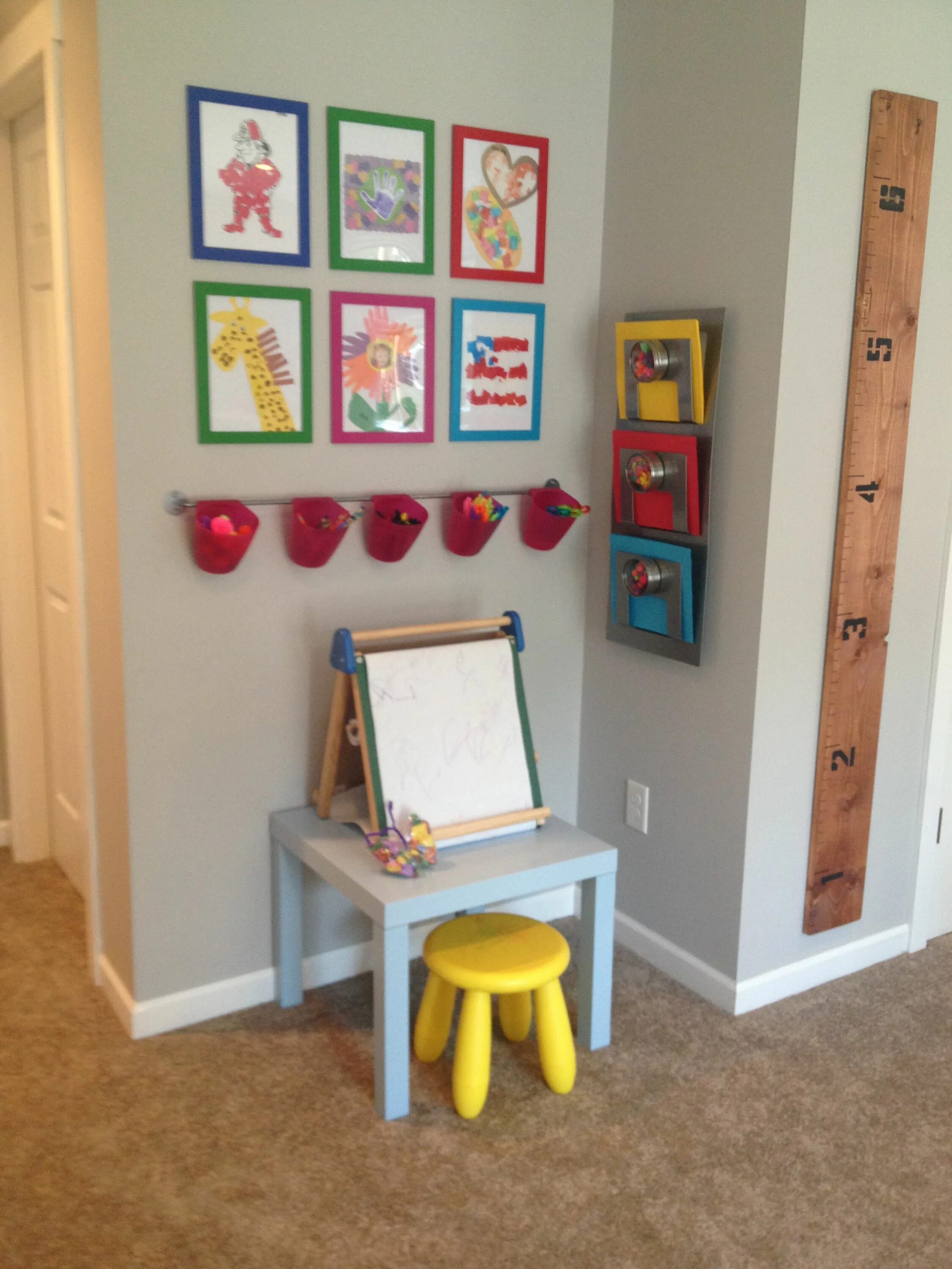 Идеи детского уголка. Детский уголок в комнате. Детская комната интерьер. Игровая зона в детской комнате. Обустроить детский уголок.