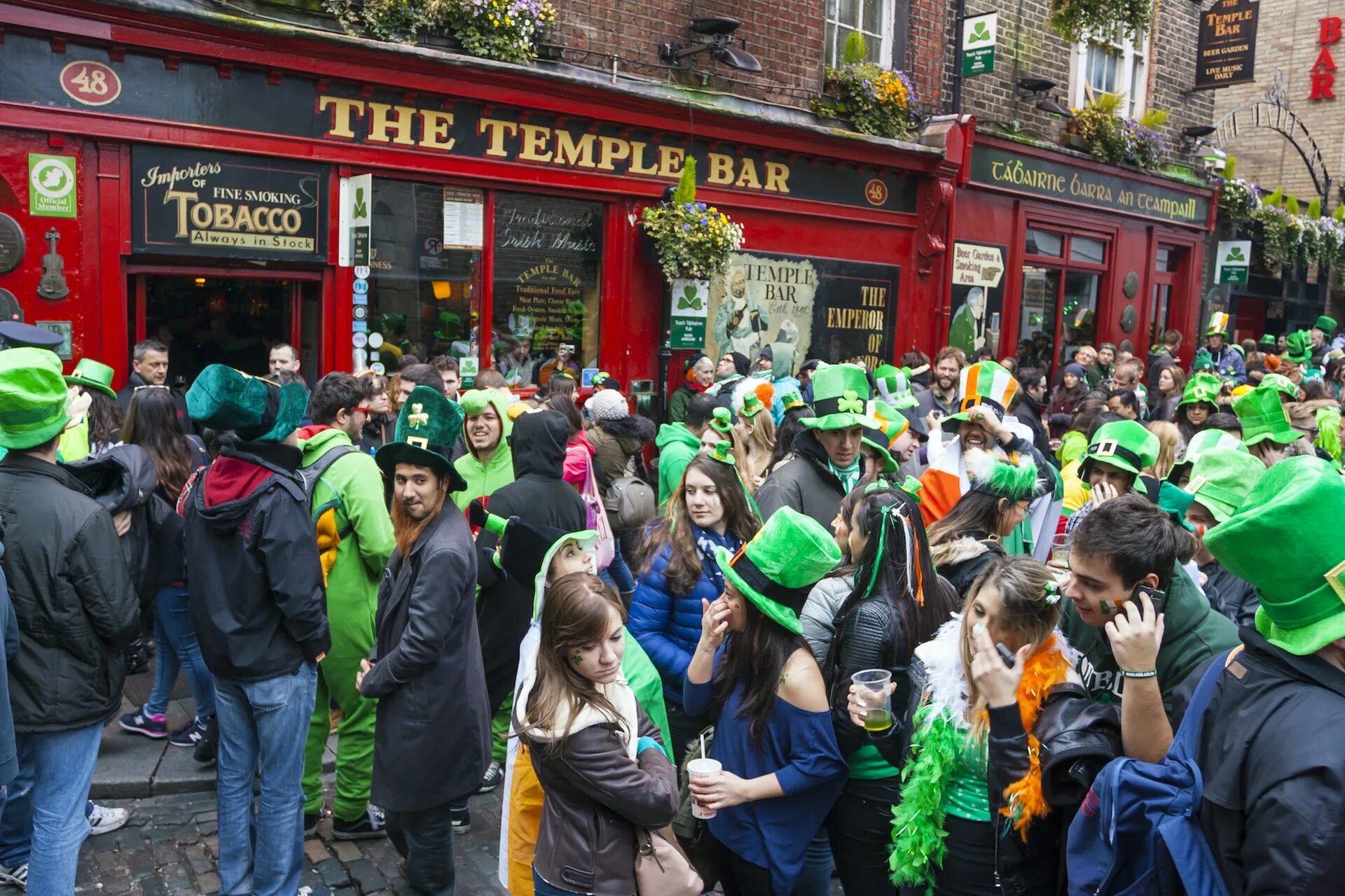 Община в ирландии. Святой Патрик Ирландия. The Temple Bar Дублин. День Святого Патрика в Ирландии. Ирландия праздник Святого Патрика Дублин.