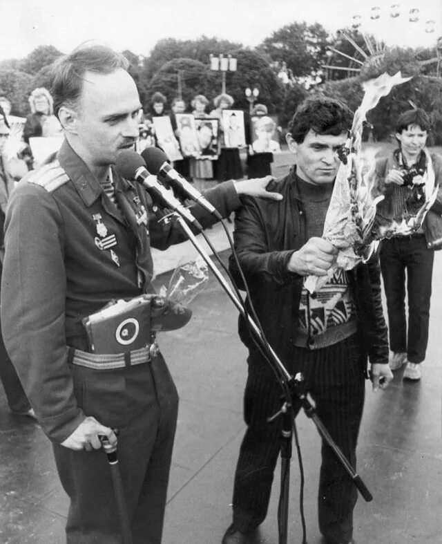 5 июня 1990. Советские ветераны. 5 июня 1990. 1 съезд народных депутатов рсфср 1990. 5 июня 1990.