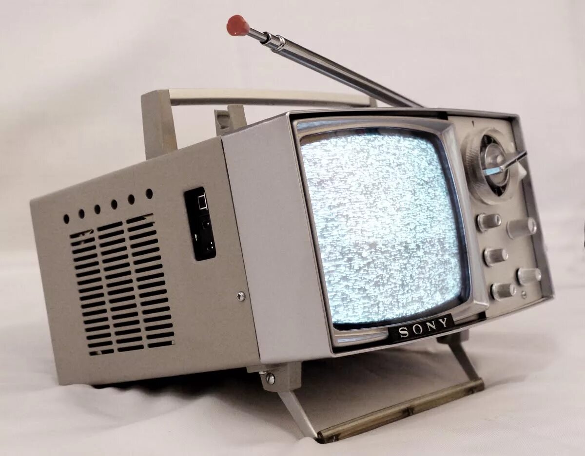 Микро телевизоры. Sony tv5-303. Старый микро телевизор маленький. Старый микро телефвизор. Телевизор микрон.