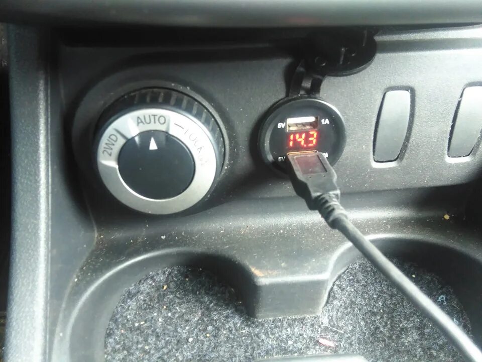 № 87 Замена ЛАМПОЧКИ подсветки ПРИКУРИВАТЕЛЯ - Renault Logan (1G), 1,4 л, 2007 г
