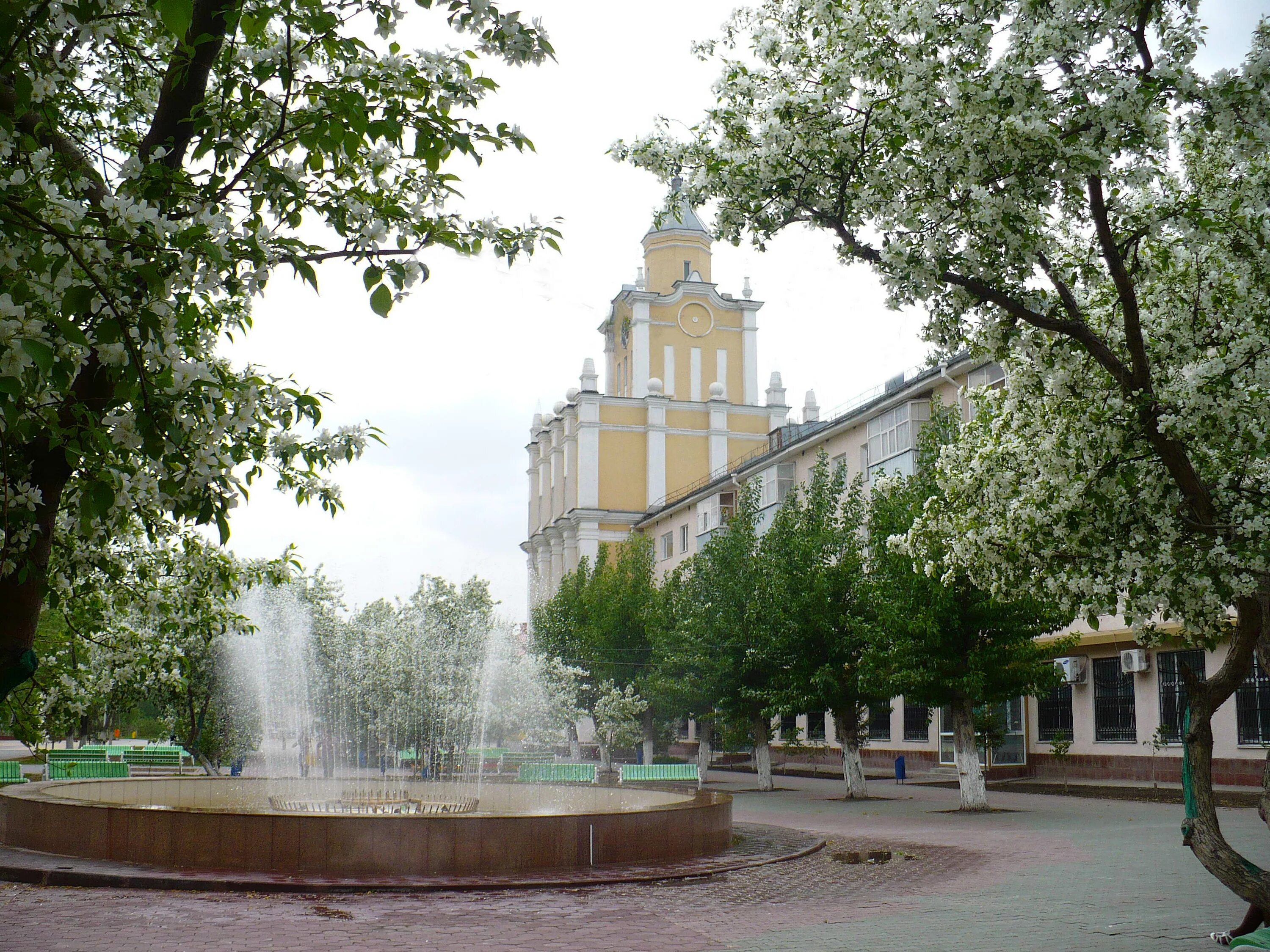 Костанай центр города. Центральный сквер Костанай. Кустанай Центральный парк. Костанай набережная.