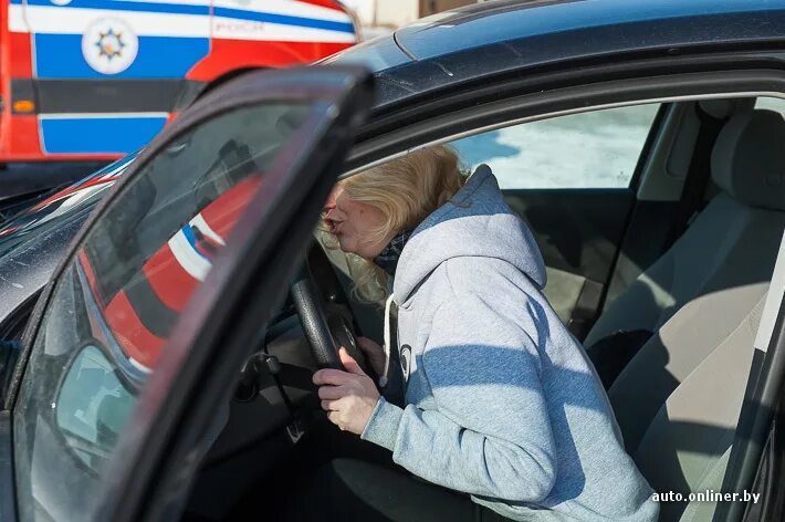 Обвиняют в дтп. Повреждения внутри автомобиля. Травмы при аварии автомобиля.