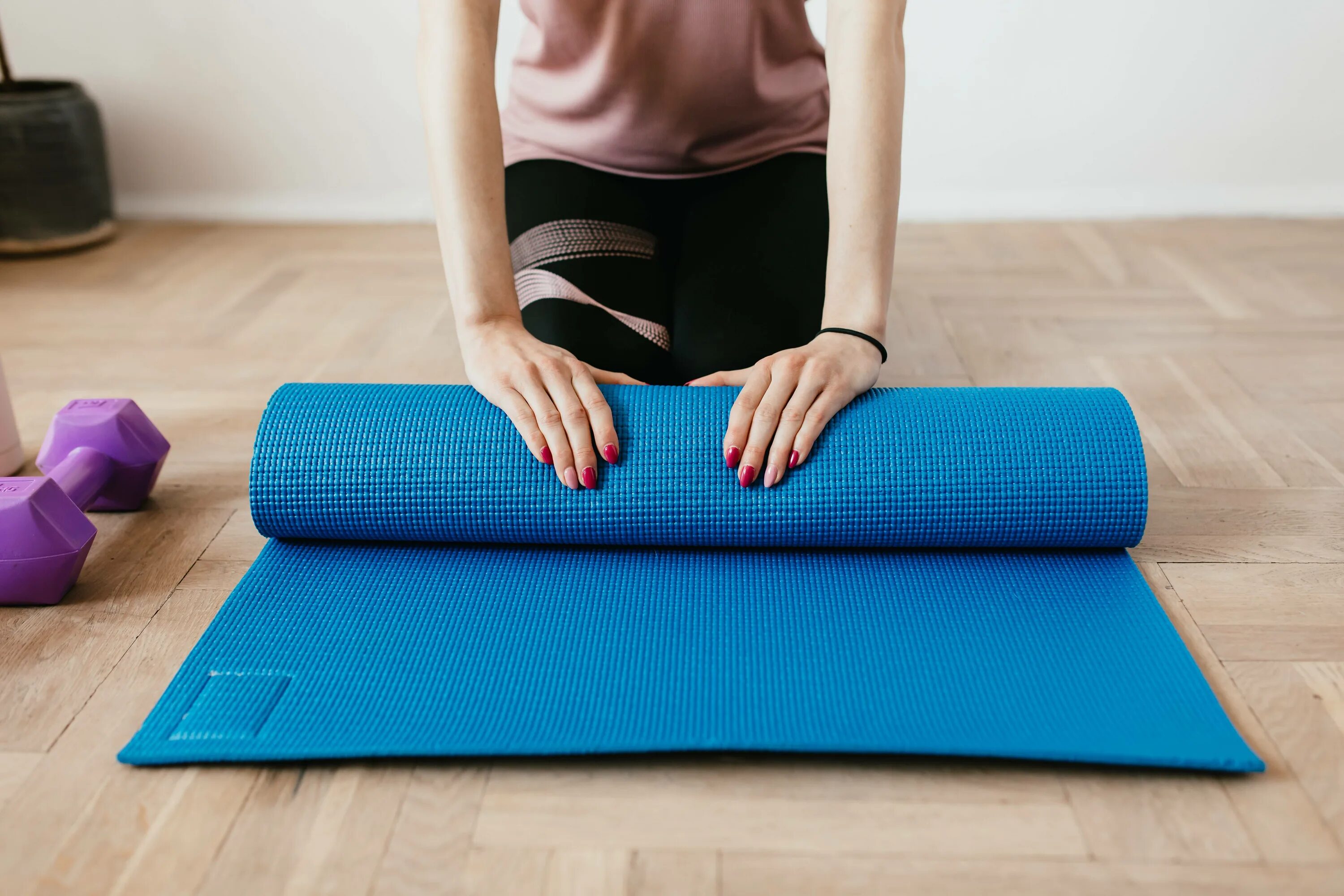 Как правильно мыть коврик. Коврик для йоги a35588. коврик life sports roll mat 60x180. коврик для занятия йогой. коврик для йоги yoga.