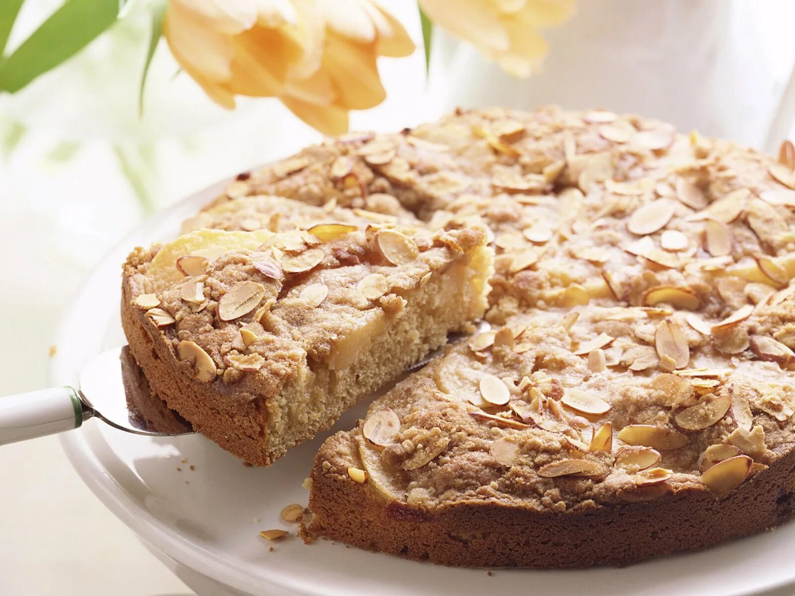 Миндальный десерт. Миндальный тарт бейквелл. Рецепт пирога с миндалем. Пирог с миндалем. Рецепт пирога с миндалем.