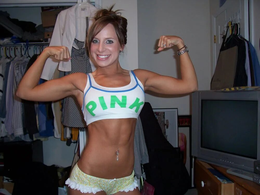 Женский пресс с кубиками. Девушка и фитнес. Woman abs. Упражнения на пресс. Фитнес скручивание.