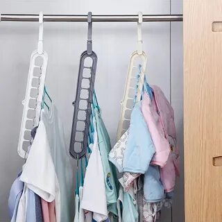 Хранение вешалок в шкафу