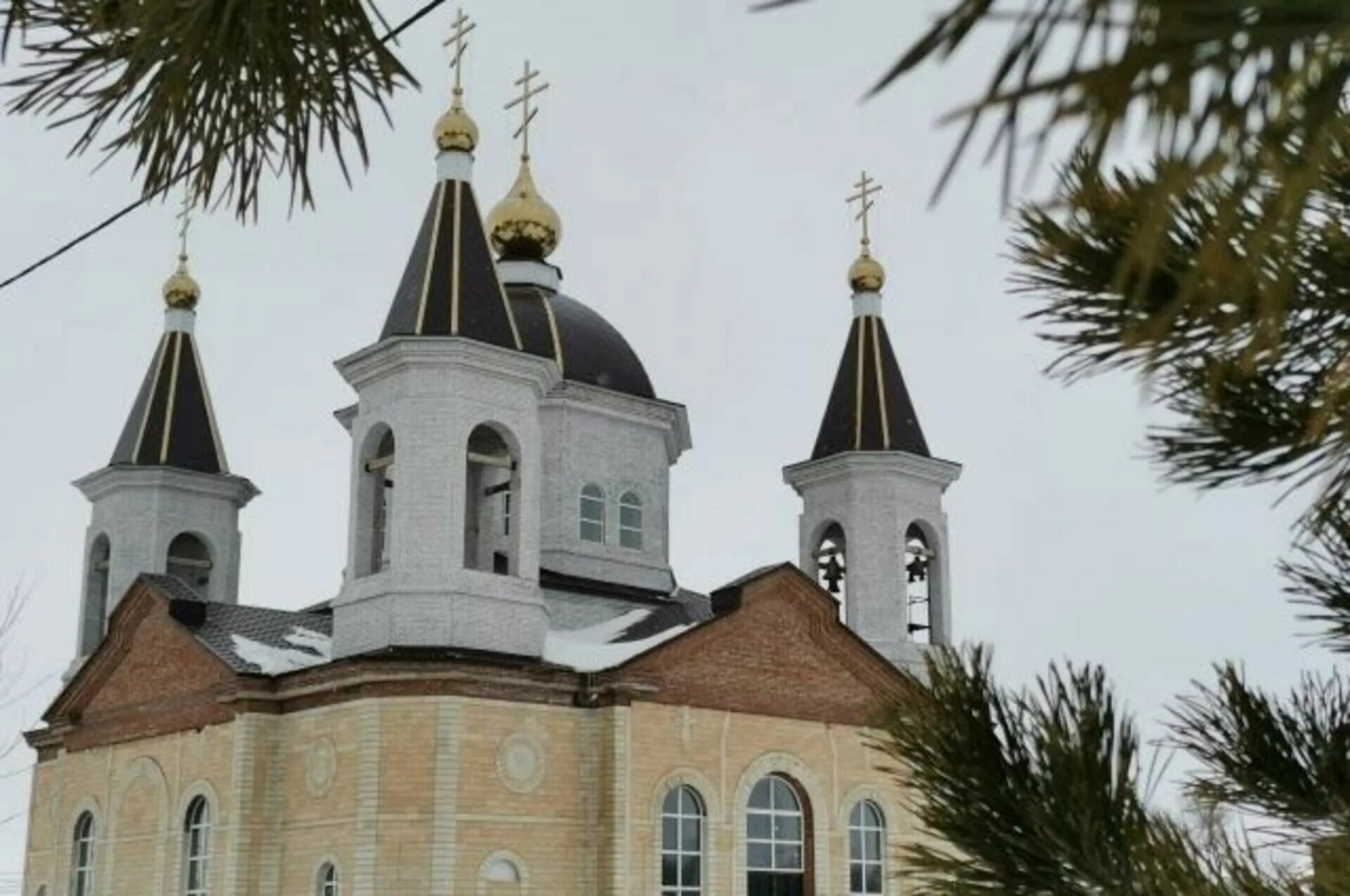 Погода на неделю в акбулаке оренбургской области. Храм Акбулак. Новый храм Акбулак. Оренбургская область Акбулак храм. Церковь Покрова Пресвятой Богородицы (Оренбург).