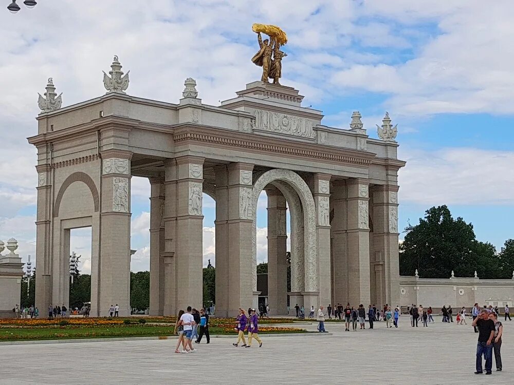 Главная арка вднх. Центральная арка ВДНХ. Парк ВДНХ арка. ВДНХ парк Горького. Триумфальная арка Москва ВДНХ.