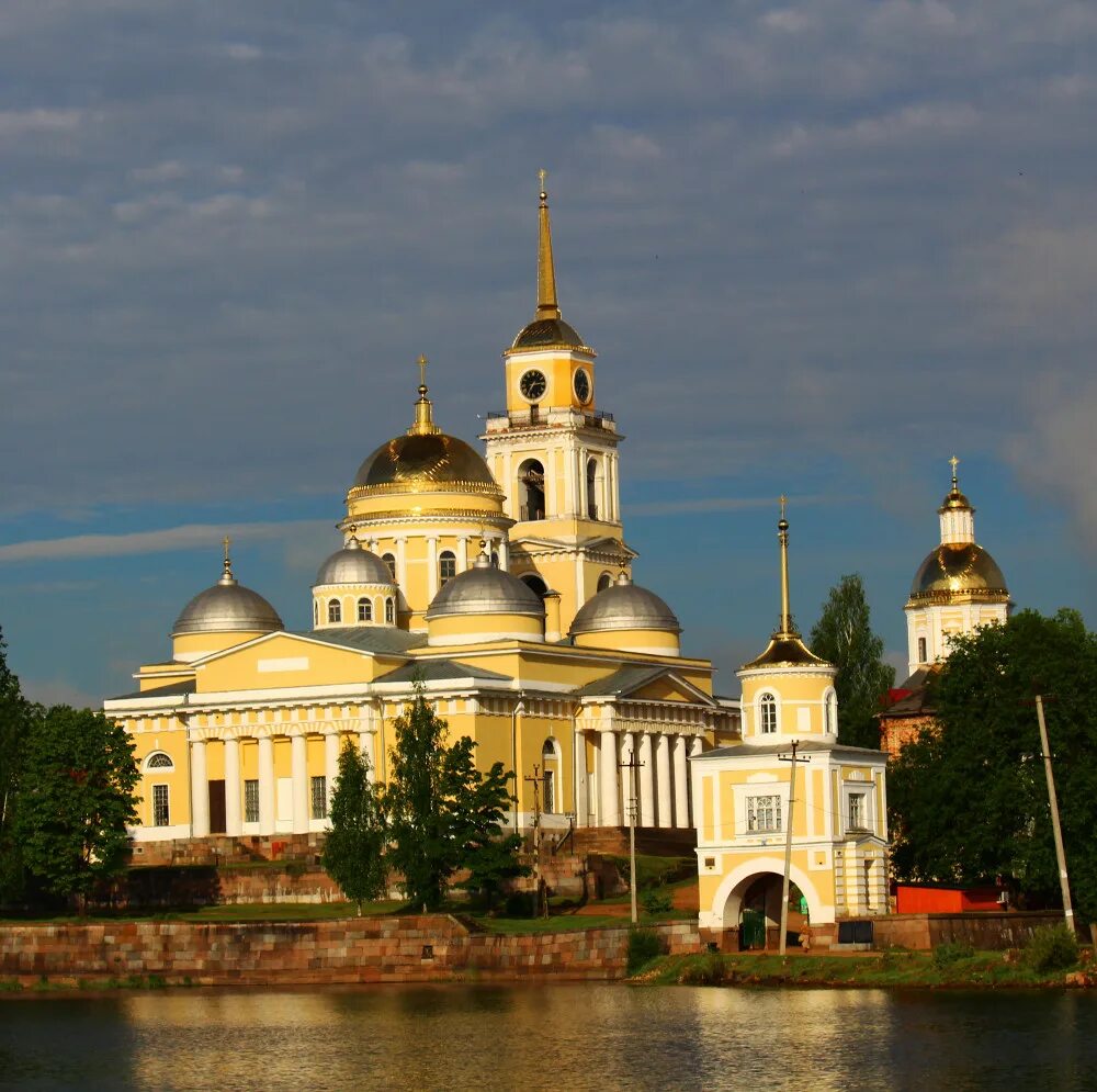 Нило-Столобенская пустынь. Николостолбенская пустынь. Озеро Селигер Нилова пустынь. Монастырь Нилова пустынь Москва. Сайт монастыря нилова пустынь