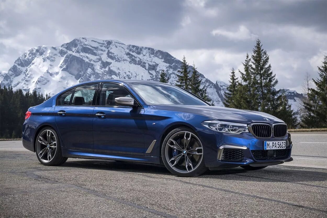 Bmw g30 m. BMW m550i XDRIVE. BMW m5 550i. БМВ м5 g30. BMW 5 g30.