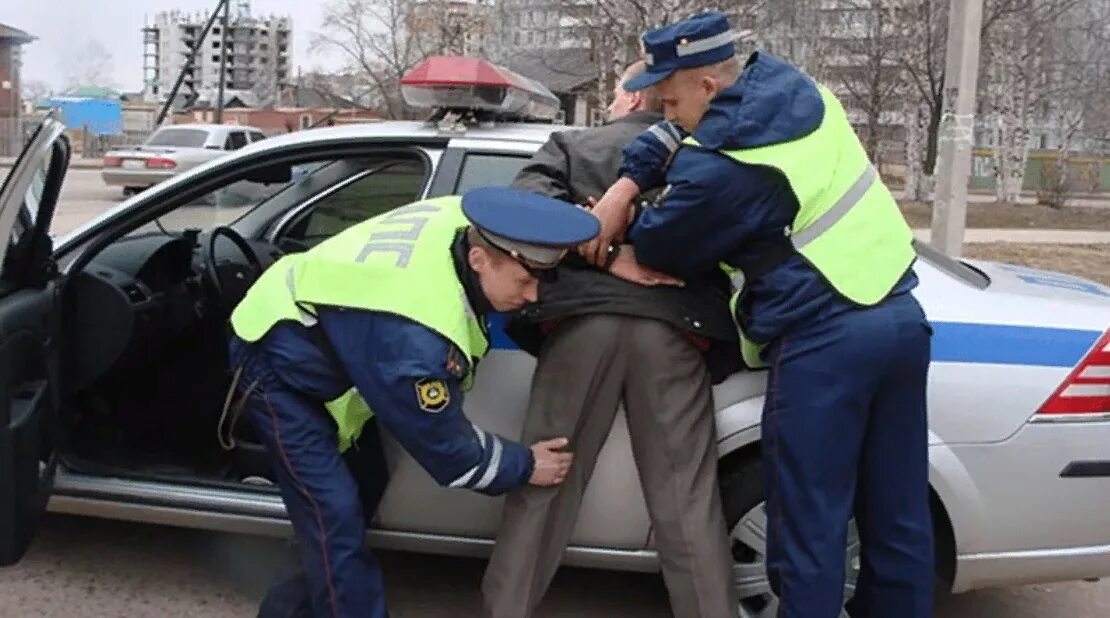 Инспектор ДПС. ДПС. Инспектор ДПС ГИБДД. Полиция остановила машину. Видео административные правонарушения