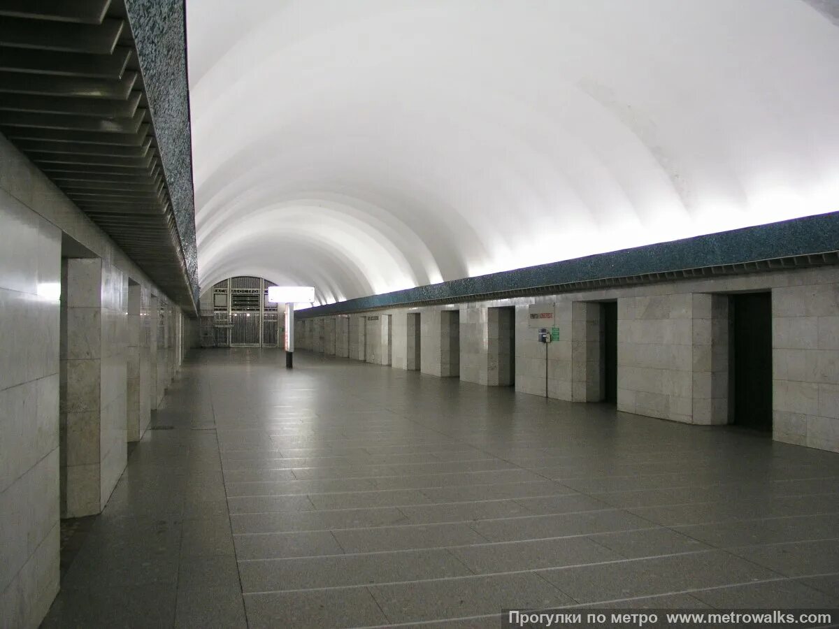 Васильевский остров станция метро. Станция Василеостровская Санкт-Петербург. Станция метро Василеостровская Санкт-Петербург. Станция метро Василеостровская. Станции метро на Васильевском острове.