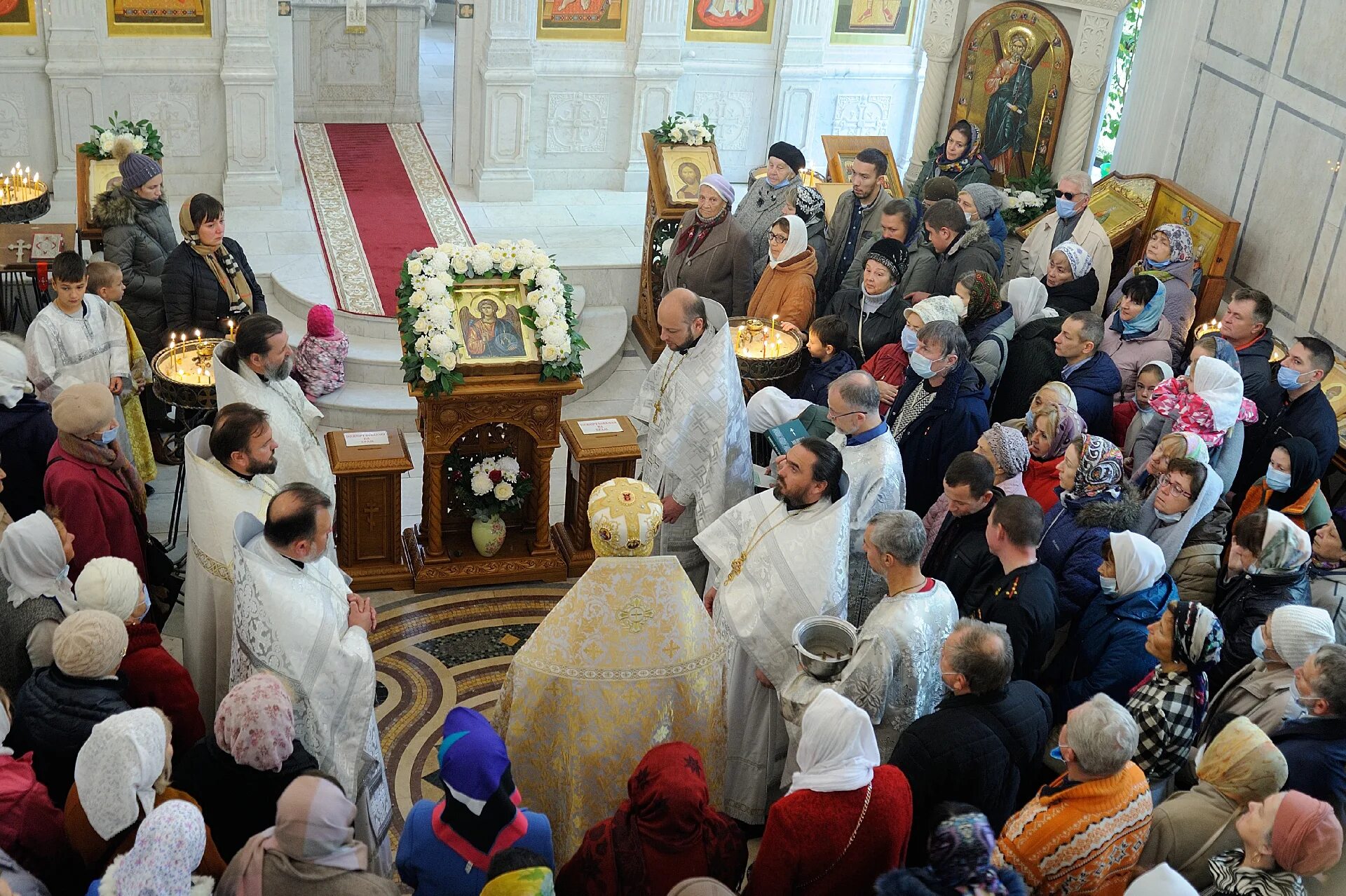 Православная служба сегодня. Храм Архистратига Михаила Каменск-Уральский. Церковь Архангела Михаила Каменск Уральский. Служба в храме Архангела Михаила в г. Ельце 21 ноября. Храм Архистратига Божия Михаила Мариуполь.