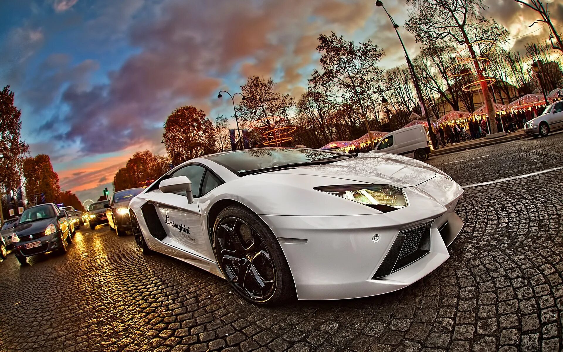 Самое четкое. Lamborghini Aventador 2000. Ламборгини авентадор Париж. Ламборджини в городе. Фотообои машина.