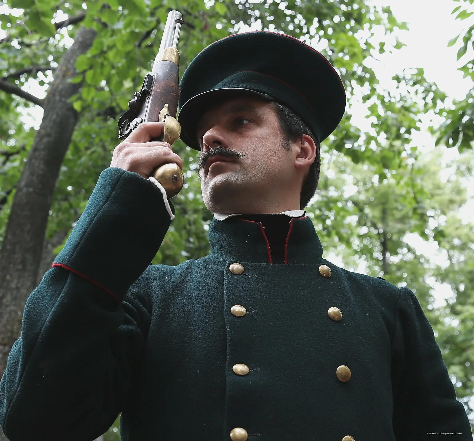 Дуэль на шпагах 19 век. Дуэль на револьверах. Дуэль. Офицер дуэль. Венсан перес дуэль.