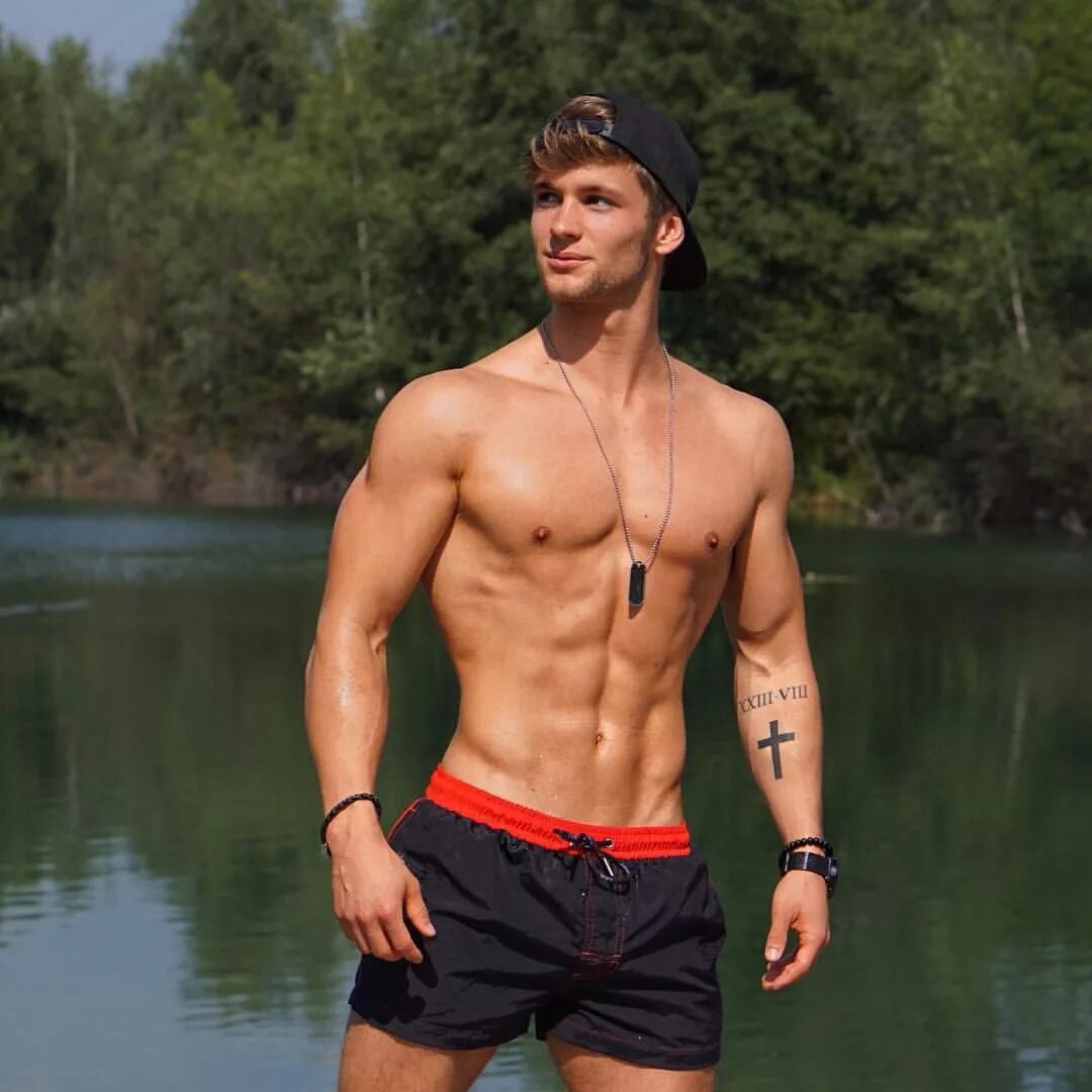 Симпатичный спортивный парень. Jordan martinez. Спортивная фигура парня. Горячие парни. Горячие спортивные парни.