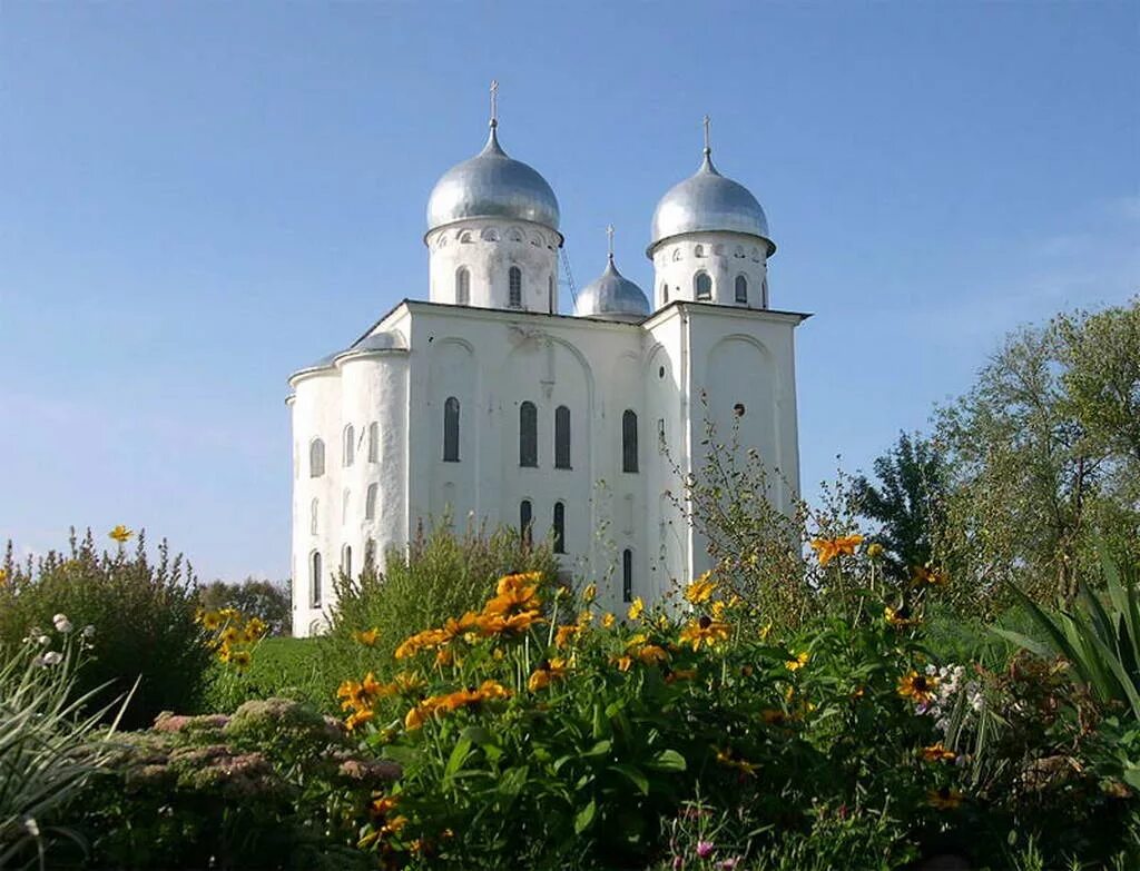 Церковь юрьева монастыря. Георгиевский собор юрьева монастыря великий новгород. Юрьев монастырь великий новгород георгиевский собор. Церковь юрьева монастыря. Собор юрьев монастырь великий новгород.