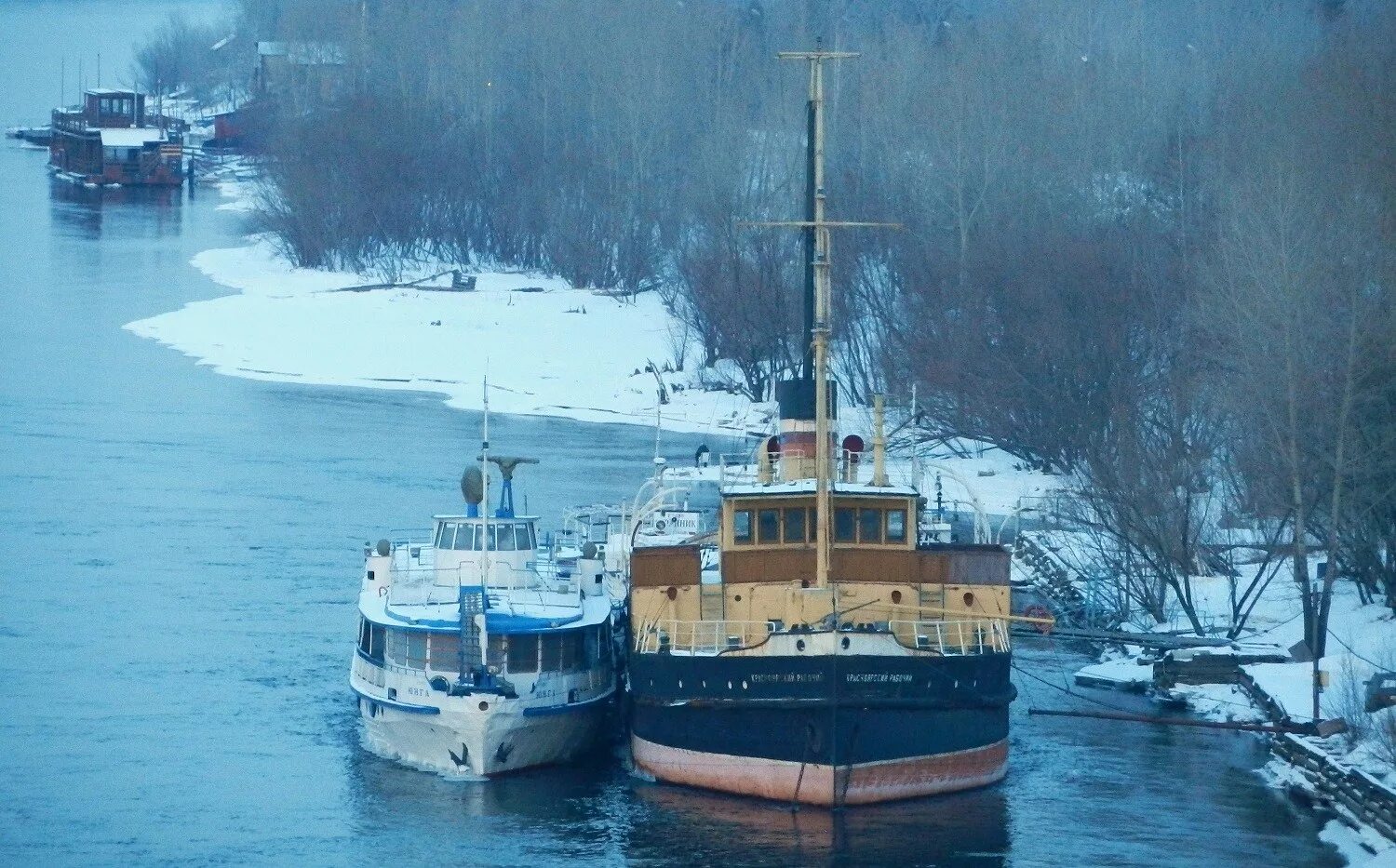 Теплоход Юнга Красноярск. Теплоход туер Енисей. Корабли на Енисее Красноярск. Пароход Енисей Красноярск.