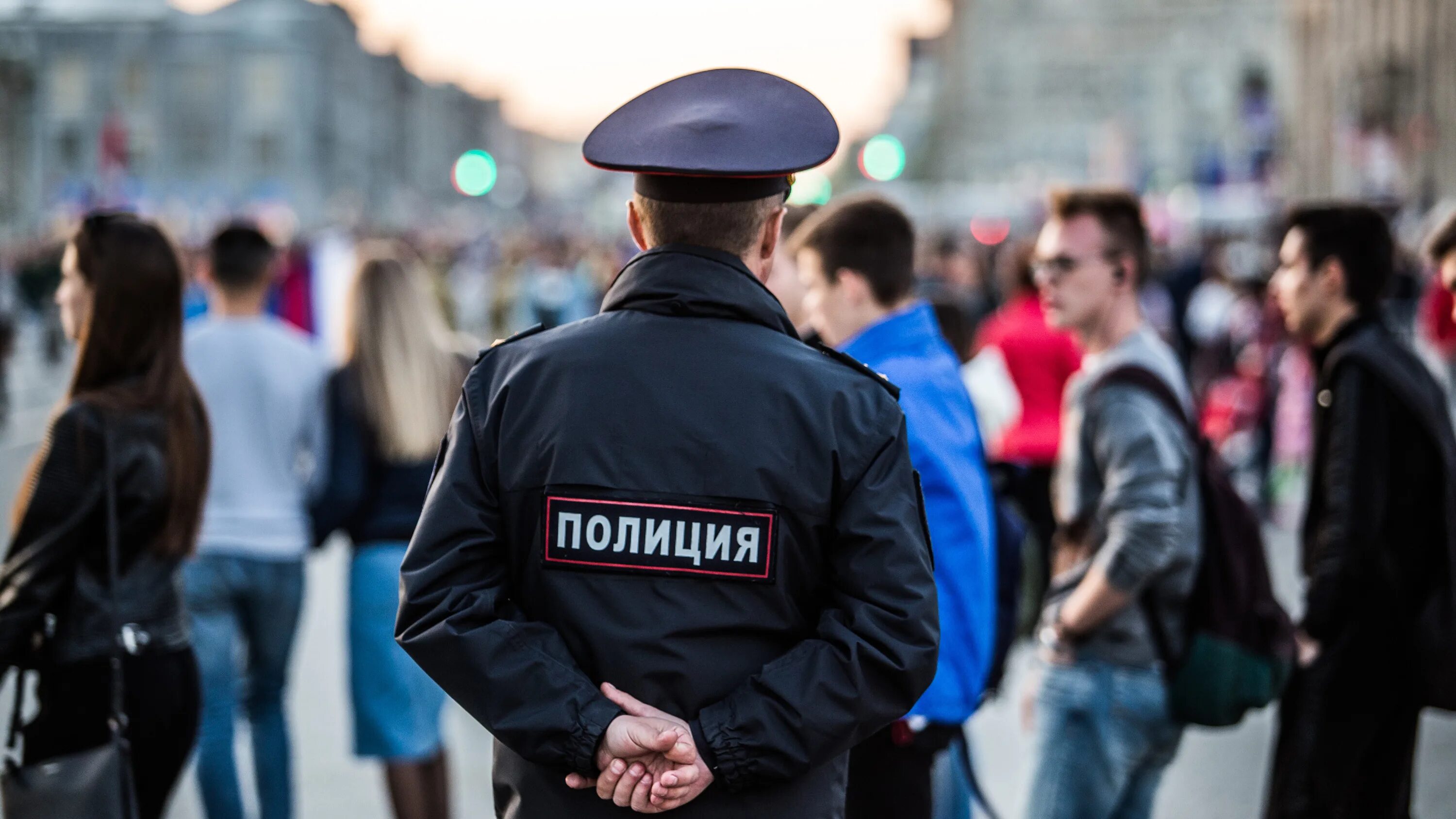 Полиция Новосибирск. Превышение полномочий полиции. Фото полицейского.
