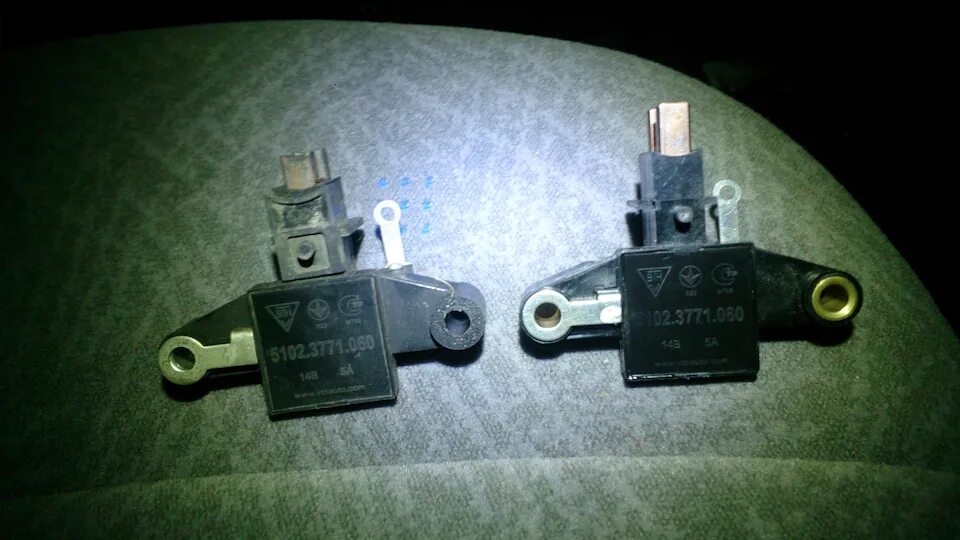 Реле зарядки уаз патриот 409 двигатель. Регулятор генератора уаз. Реле регулятор уаз патриот 409. Реле регулятор уаз патриот 409. Регулятор уаз патриот 5102.