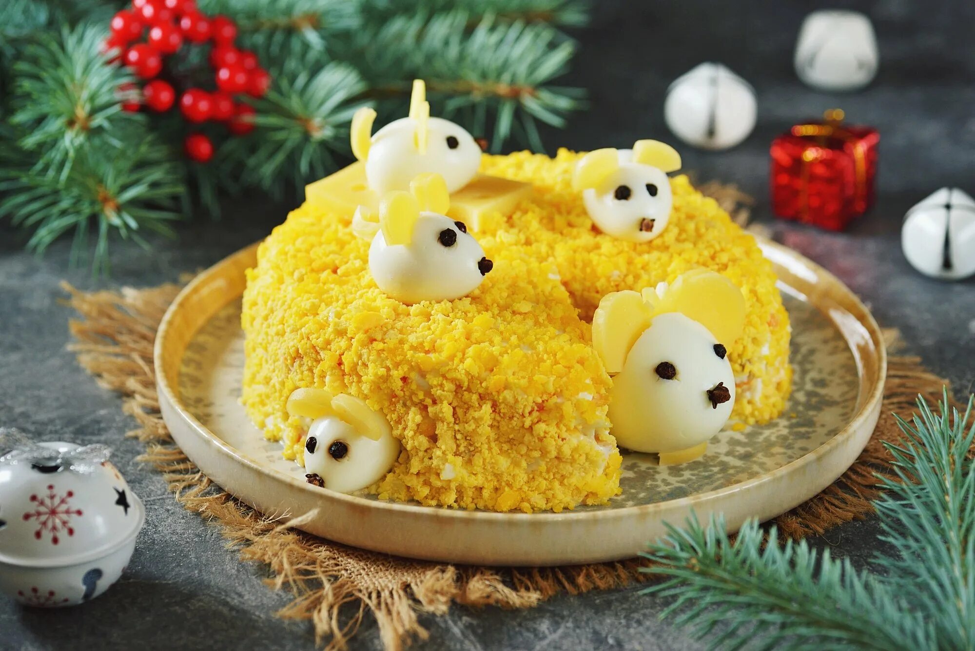 украшение новогодних блюд. горячее на новогодний стол. новогодние закуски. бутерброды на новый год. бутерброды на новогодний стол.