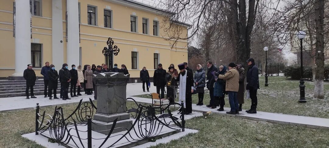 Симферополь Странноприимный дом Таранова-Белозерова. Крымский медицинский колледж. «Странноприимный» дом Таранова-Белозерова (1825). Симферопольский мед колледж.