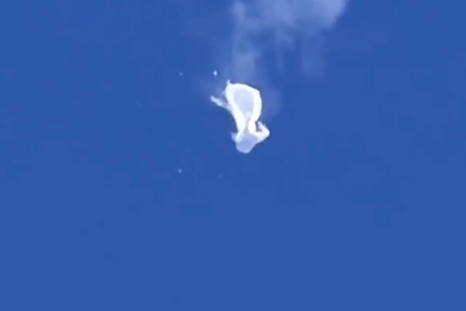 Сбили воздушный шар. Неопознанный летающий объект. Неопознанные объекты над США. Неизвестный летающий объект Америка. НЛО над Америкой.