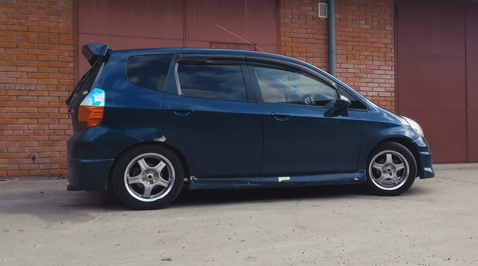 Honda fit r17. Honda fit r17. Хонда фит на 16 дисках. Диски хонда фит 14. Хонда фит на 16 дисках.
