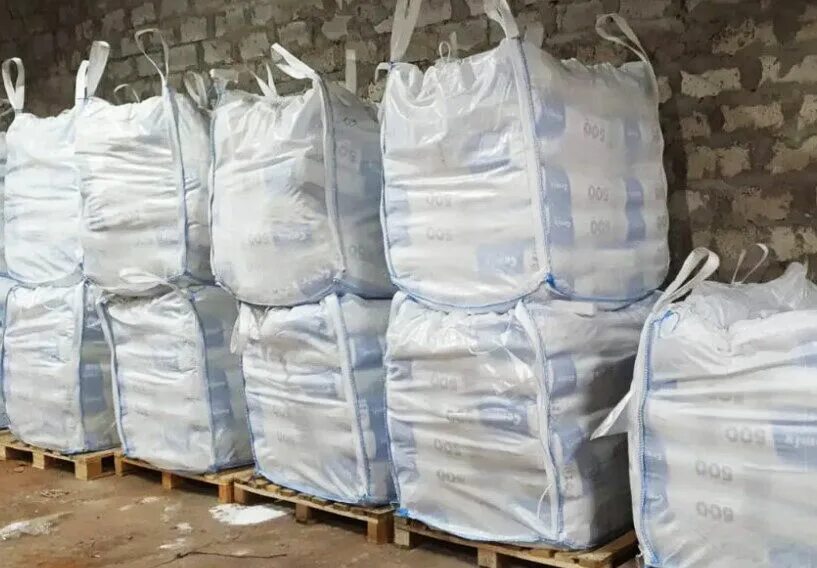 Наливной бетонный пол. Цементное молочко на поверхности бетона. Железнение цементным молочком. Портландцемент пцт iii -об-5-50. Молочный цемент.