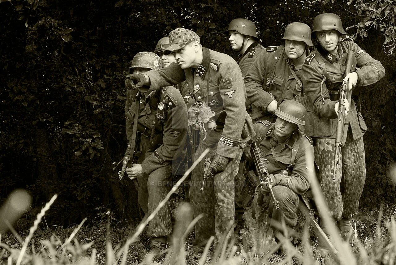 Вторая мировая отряд. Солдаты Waffen SS. Ваффен СС 1941. Вермахт Ваффен СС. Солдаты вермахта и SS.