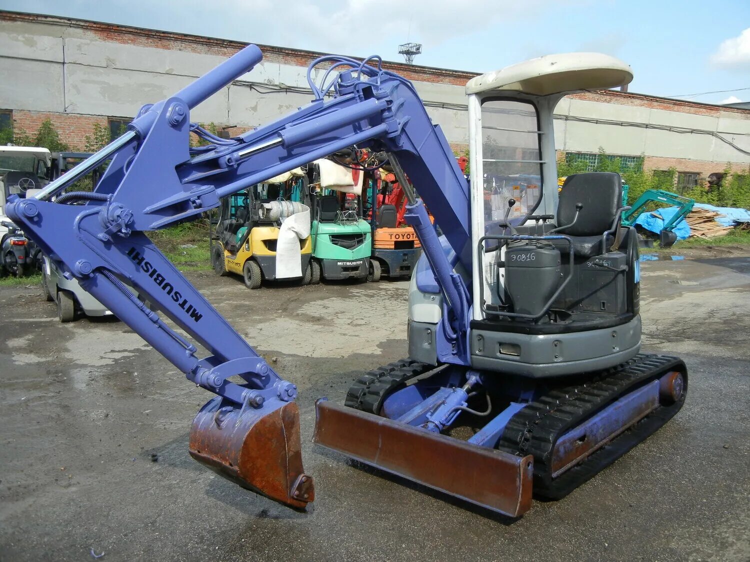 экскаватор 30. экскаватор mm30sr мини экскаватор. экскаватор мини ihi 30vz. E6300f экскаватор sdlg технические. экскаватор 30.